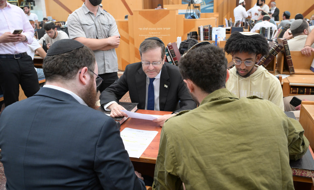 Preisdent Herzog Learning With Students